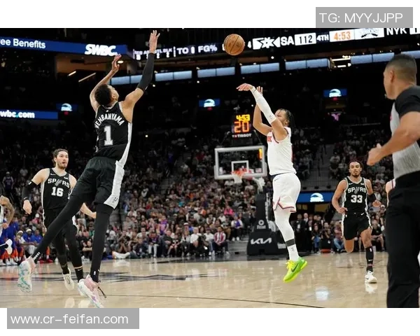 尼克斯与马刺比赛裁判报告揭示争议判罚巴恩斯防守未犯规引发热议