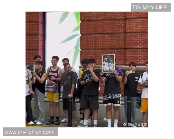 布朗尼感慨今日球迷热情超乎想象期待未来表现更精彩 布朗尼感慨今日球迷热情超乎想象期待未来表现更精彩